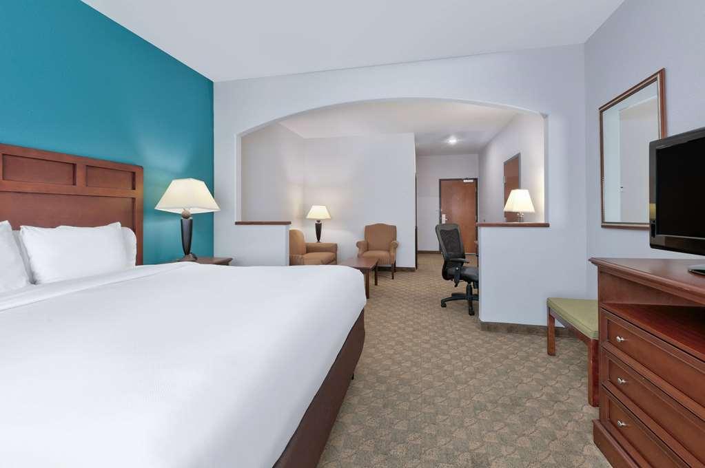 Baymont Inn & Suites By Wyndham Glen Rose Ruang foto