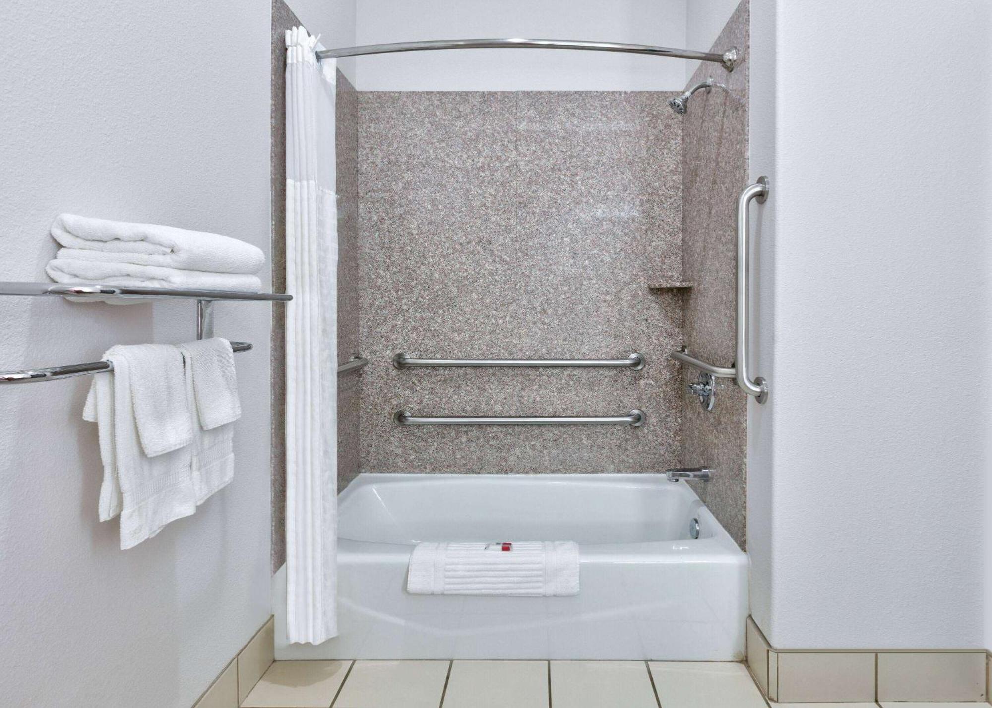 Baymont Inn & Suites By Wyndham Glen Rose Bagian luar foto